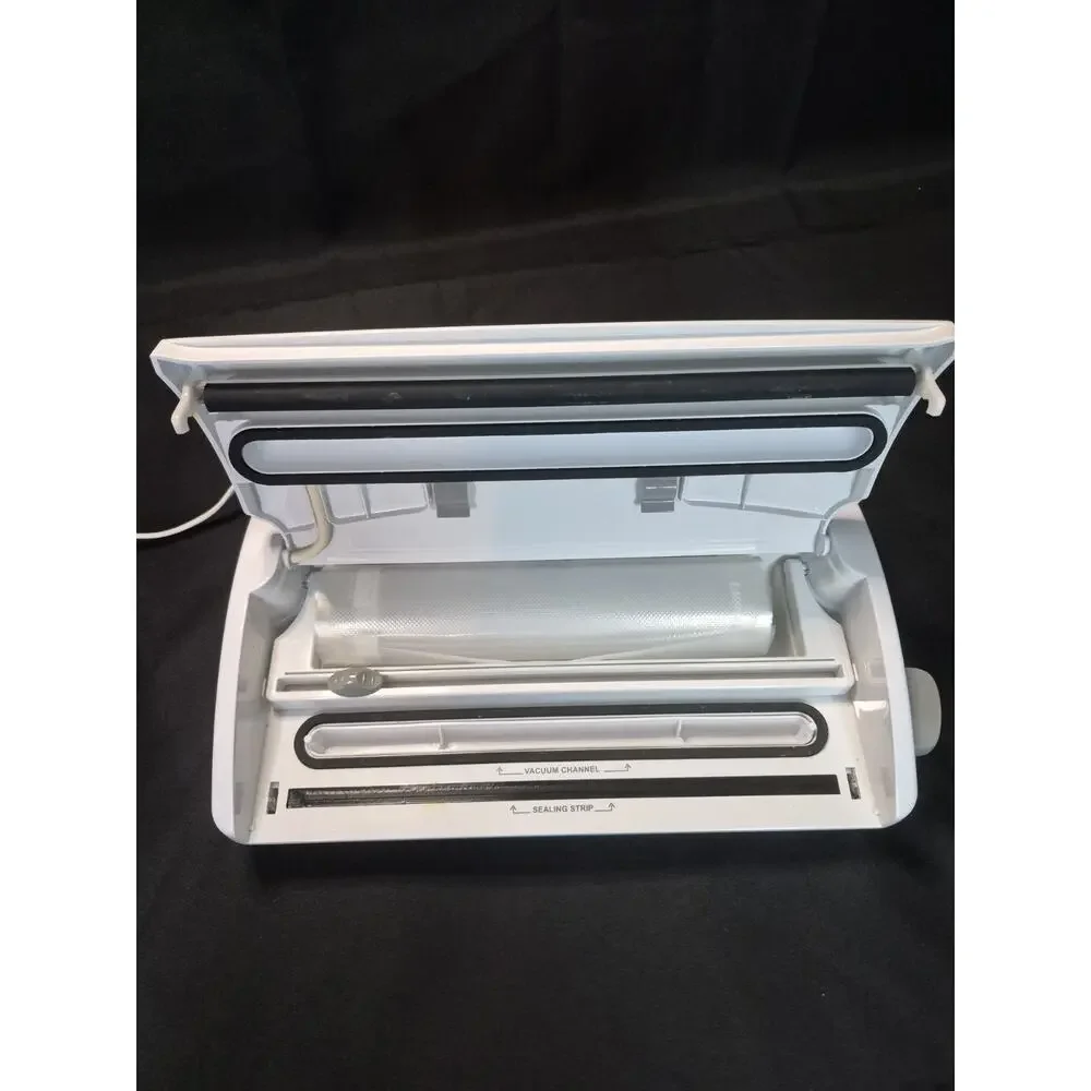 FoodSaver V2490 Advanced Design Vacuum Food Sealer System With Bags. Works Great